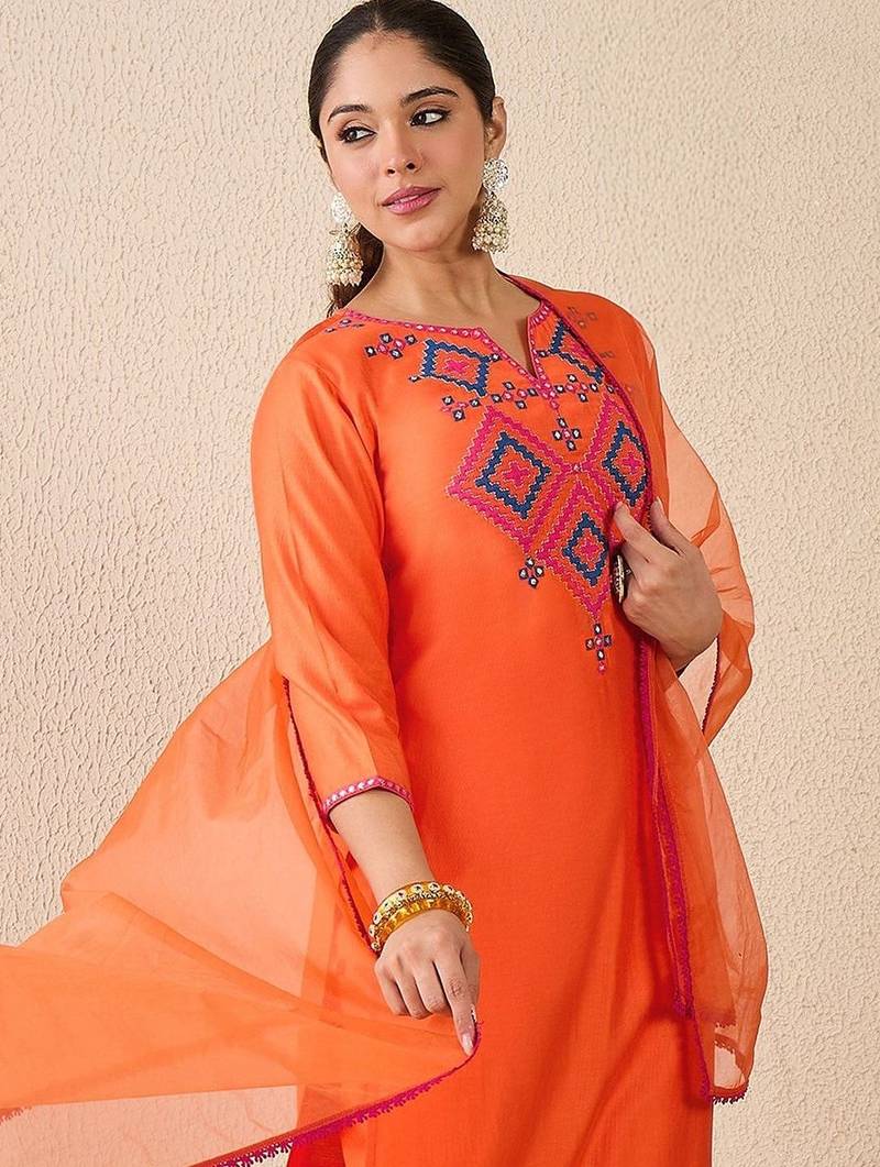 Women Ethnic Motifs Embroidered Regular Mirror Work Liva Kurta with Trousers & With Dupatta