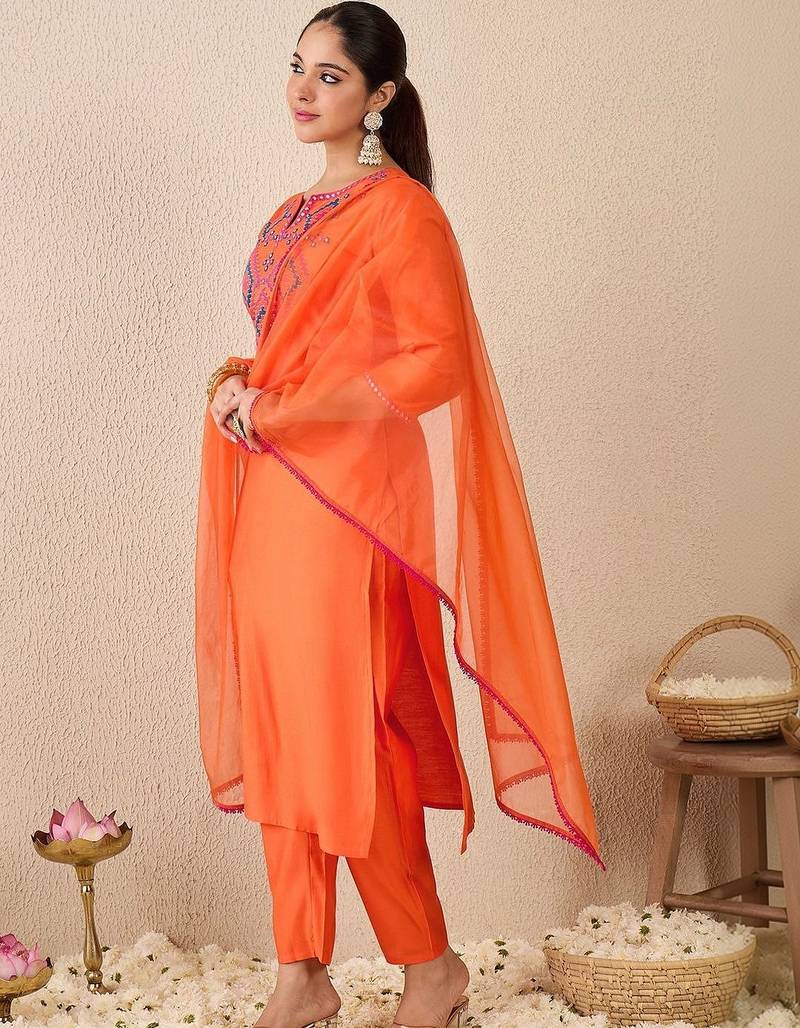 Women Ethnic Motifs Embroidered Regular Mirror Work Liva Kurta with Trousers & With Dupatta