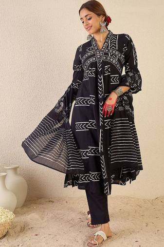 Women Printed Empire Thread Work  Cotton Kurta with Trousers & With Dupatta
