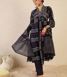 Women Printed Empire Thread Work Pure Cotton Kurta with Trousers & With Dupatta