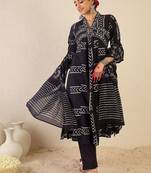 Women Printed Empire Thread Work Pure Cotton Kurta with Trousers & With Dupatta
