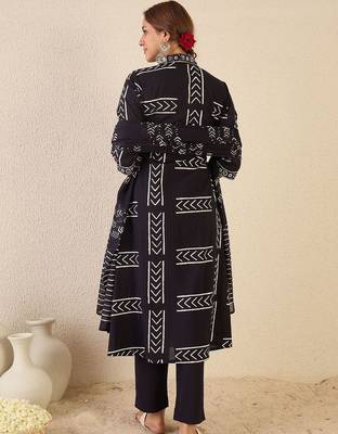 Women Printed Empire Thread Work Pure Cotton Kurta with Trousers & With Dupatta 5