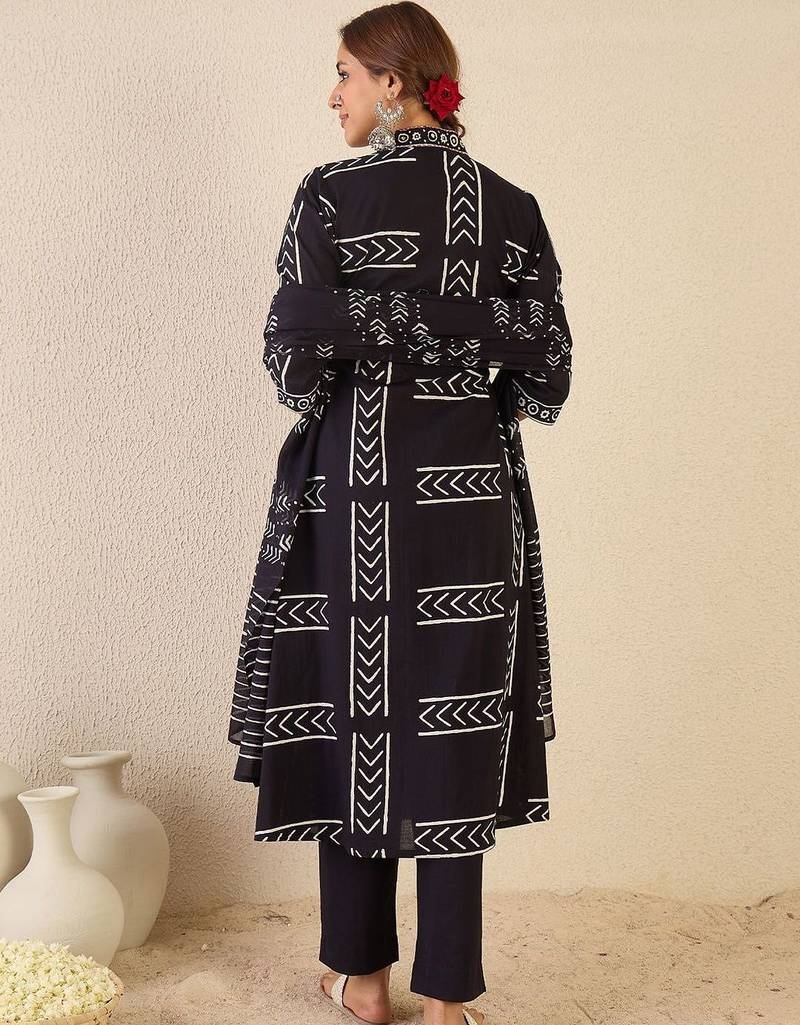 Women Printed Empire Thread Work Pure Cotton Kurta with Trousers & With Dupatta