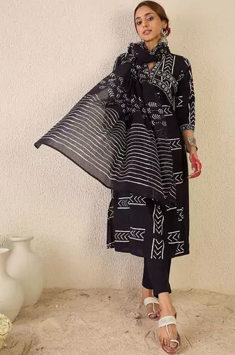 Women Printed Empire Thread Work Pure Cotton Kurta with Trousers & With Dupatta