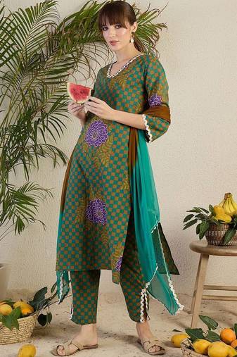 Women Floral Printed Regular Beads and Stones Pure Cotton Kurta with Trousers & With Dupatta