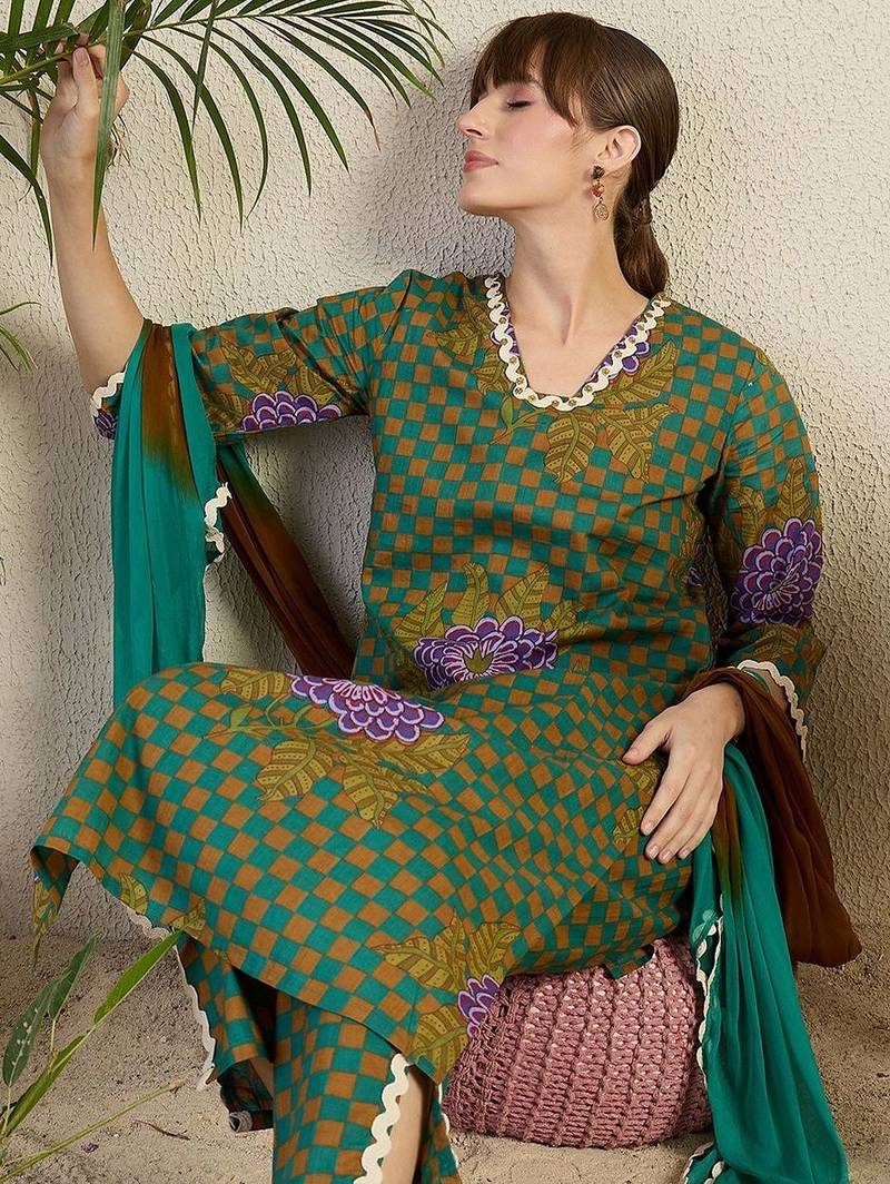 Women Floral Printed Regular Beads and Stones Pure Cotton Kurta with Trousers & With Dupatta
