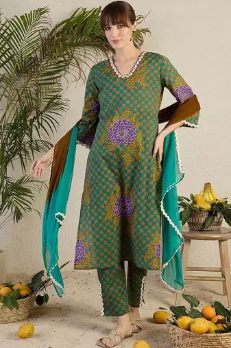 Women Floral Printed Regular Beads and Stones Pure Cotton Kurta with Trousers & With Dupatta