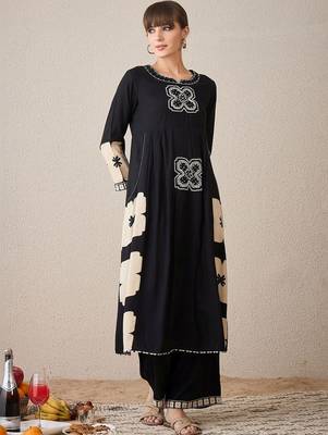 Women Floral Embroidered Regular Sequinned Kurta with Palazzos 1