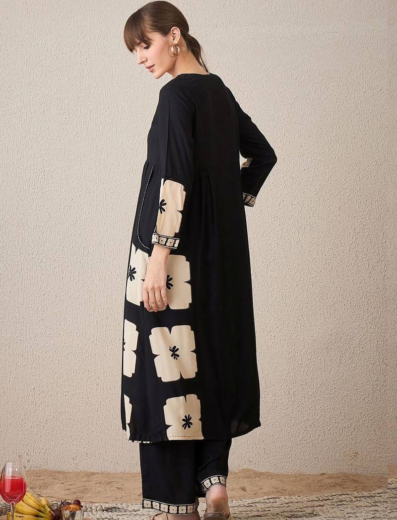 Women Floral Embroidered Regular Sequinned Kurta with Palazzos