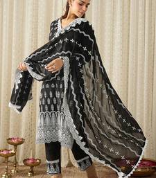 Women Ethnic Motifs Embroidered Regular Thread Work Pure Cotton Kurta with Trousers & With Dupatta