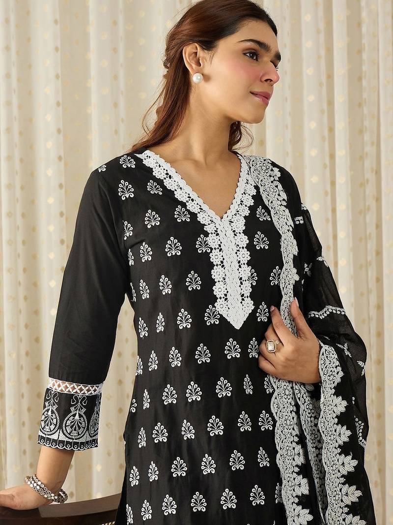 Women Ethnic Motifs Embroidered Regular Thread Work Pure Cotton Kurta with Trousers & With Dupatta