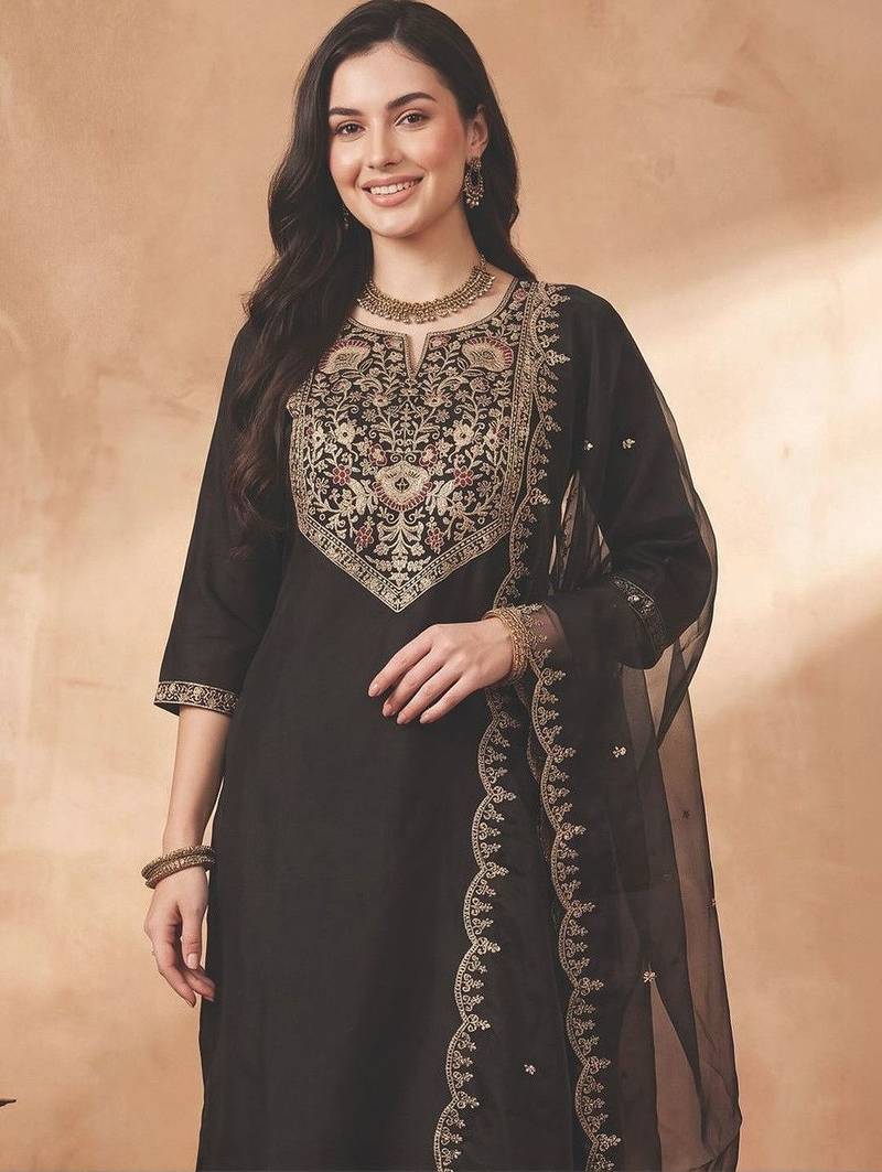 Women Floral Embroidered Regular Thread Work Kurta with Trousers & With Dupatta