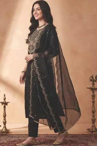 Women Floral Embroidered Regular Thread Work Kurta with Trousers & With Dupatta