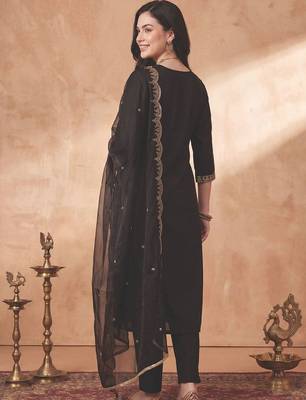 Women Floral Embroidered Regular Thread Work Kurta with Trousers & With Dupatta 4