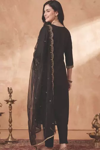 Women Floral Embroidered Regular Thread Work Kurta with Trousers & With Dupatta