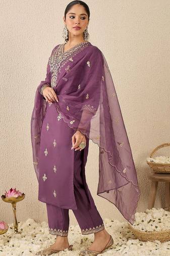 Women Floral Embroidered Regular Kurta with Trousers & With Dupatta
