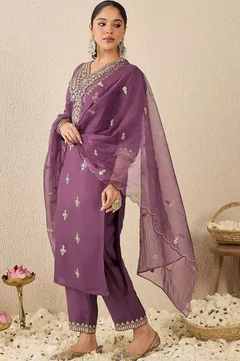 Women Floral Embroidered Regular Kurta with Trousers & With Dupatta