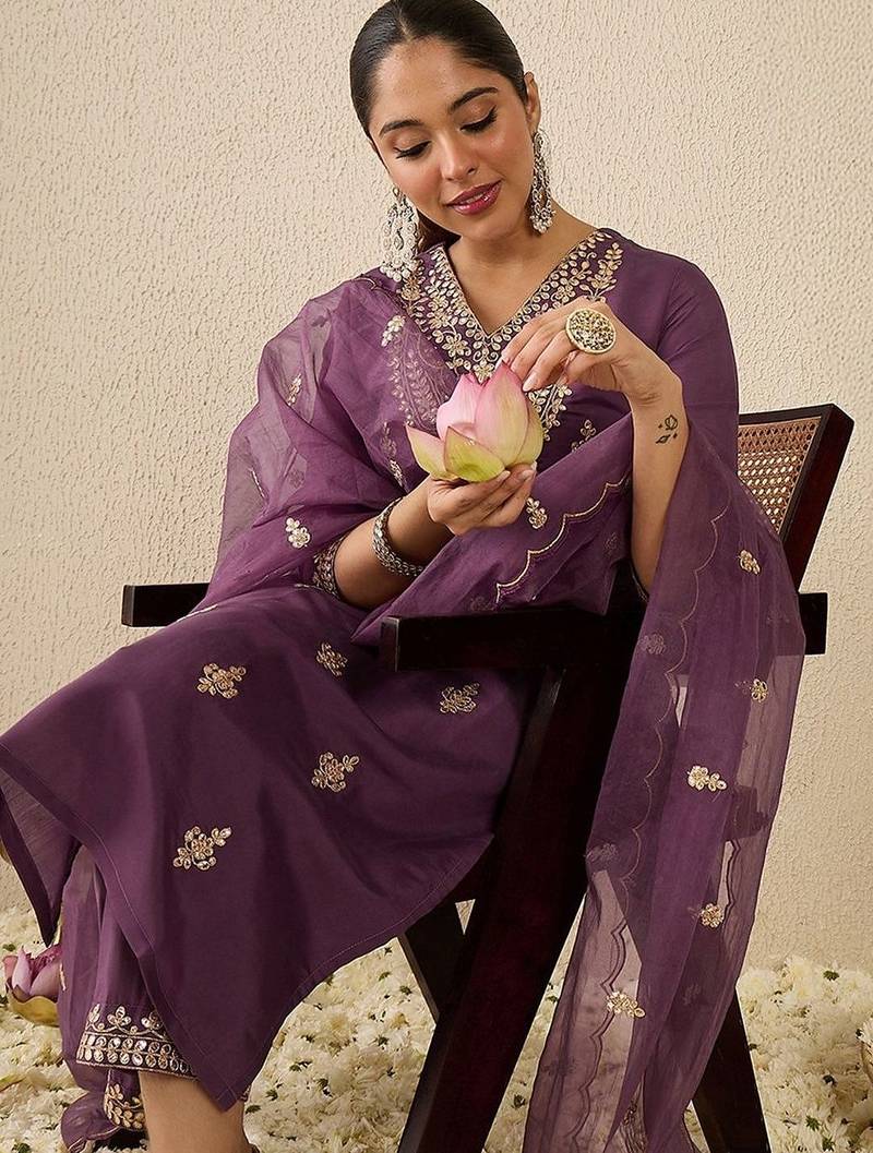 Women Floral Embroidered Regular Kurta with Trousers & With Dupatta