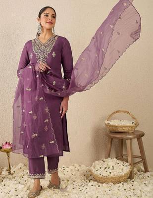 Women Floral Embroidered Regular Kurta with Trousers & With Dupatta 3