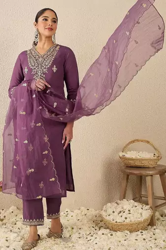 Women Floral Embroidered Regular Kurta with Trousers & With Dupatta