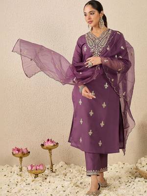 Women Floral Embroidered Regular Kurta with Trousers & With Dupatta 6