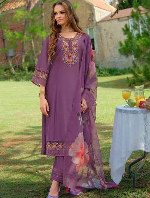 Women Floral Embroidered Regular Thread Work Liva Kurta with Trousers & With Dupatta 1