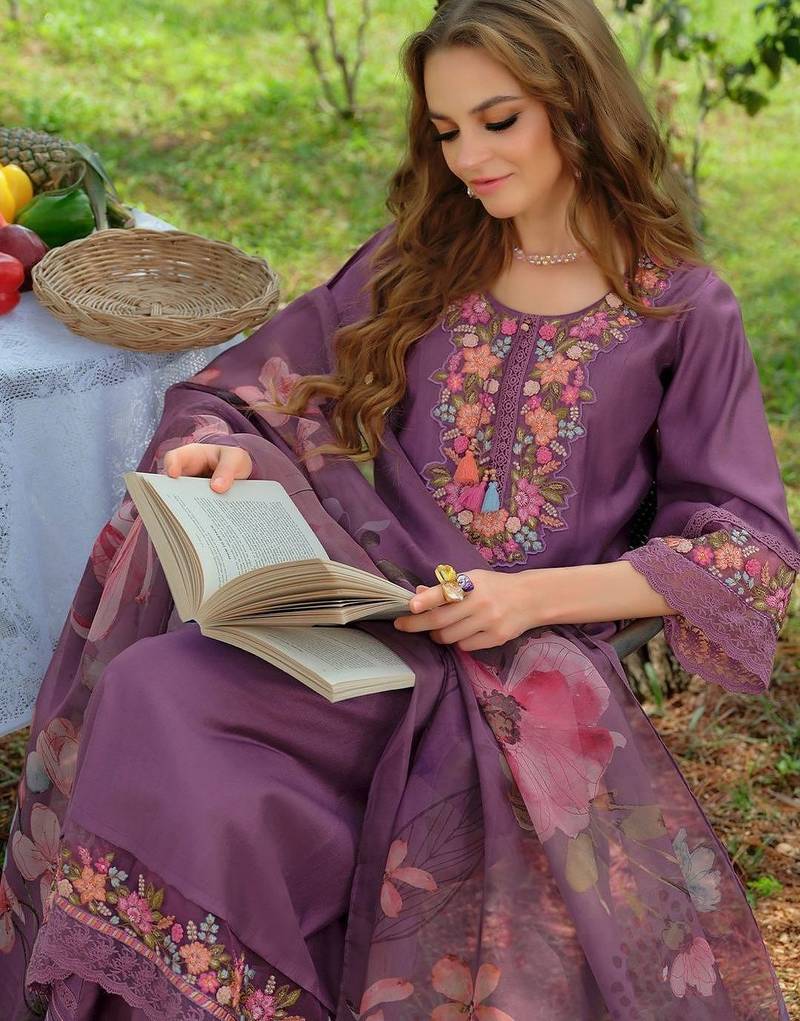 Women Floral Embroidered Regular Thread Work Liva Kurta with Trousers & With Dupatta