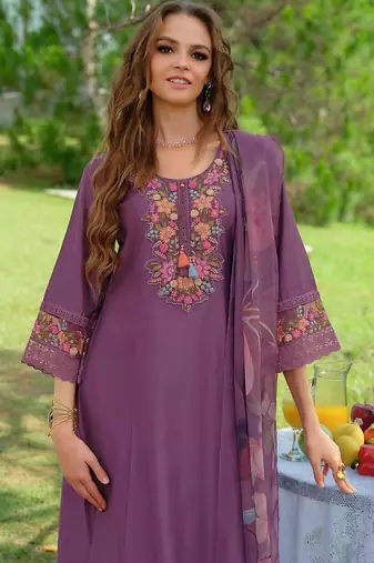 Women Floral Embroidered Regular Thread Work Liva Kurta with Trousers & With Dupatta