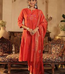 Women Floral Embroidered Panelled Thread Work Kurta with Trousers & With Dupatta