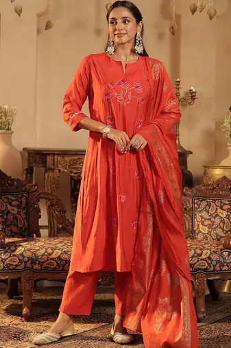 Women Floral Embroidered Panelled Thread Work Kurta with Trousers & With Dupatta