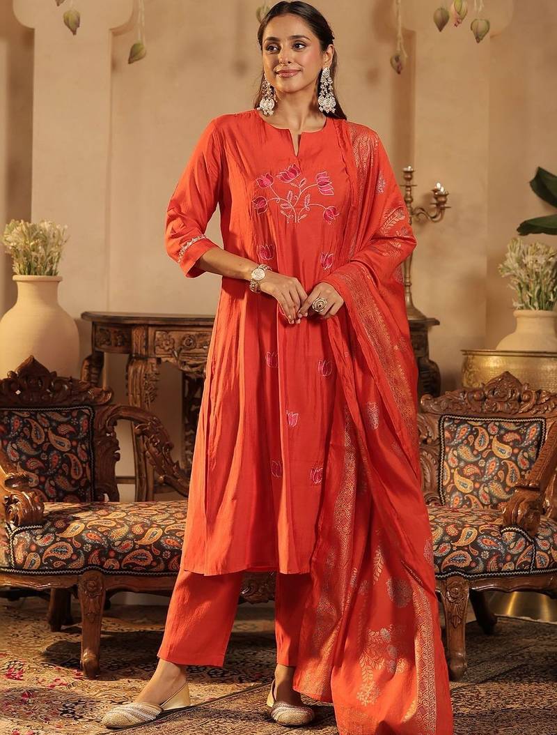 Women Floral Embroidered Panelled Thread Work Kurta with Trousers & With Dupatta