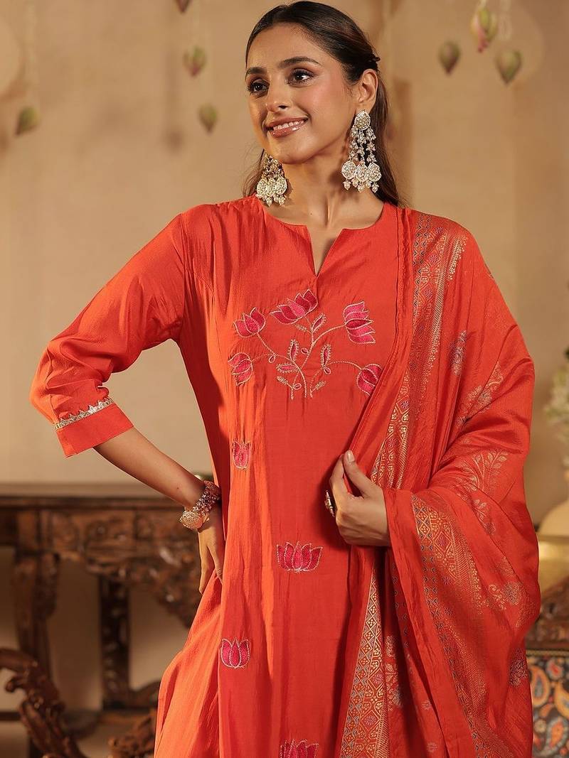 Women Floral Embroidered Panelled Thread Work Kurta with Trousers & With Dupatta