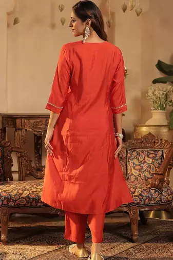 Women Floral Embroidered Panelled Thread Work Kurta with Trousers & With Dupatta