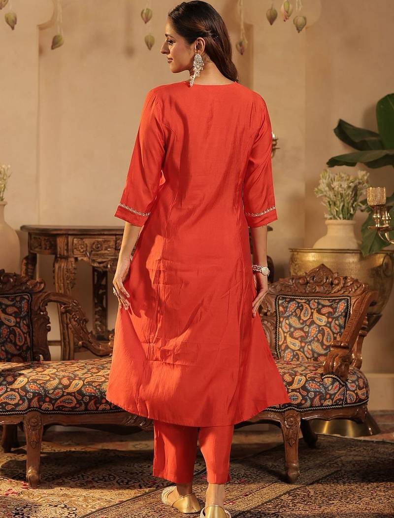 Women Floral Embroidered Panelled Thread Work Kurta with Trousers & With Dupatta