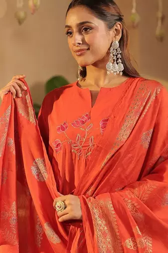 Women Floral Embroidered Panelled Thread Work Kurta with Trousers & With Dupatta