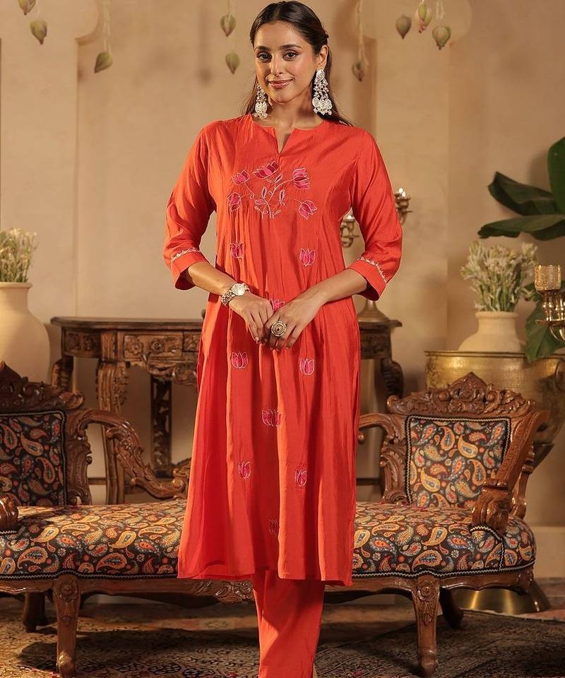Women Floral Embroidered Panelled Thread Work Kurta with Trousers & With Dupatta