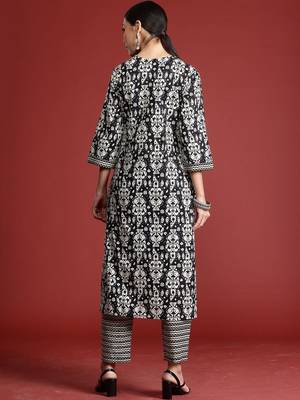 Women Printed Regular Pure Cotton Kurta with Trousers 5