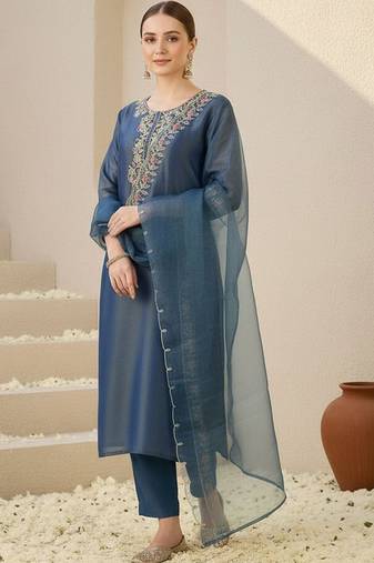 Women Ethnic Motifs Embroidered Regular Liva Kurta with Trousers & With Dupatta