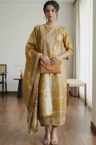 Women Regular Kurta with Trousers & With Dupatta