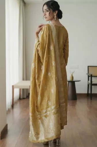 Women Regular Kurta with Trousers & With Dupatta