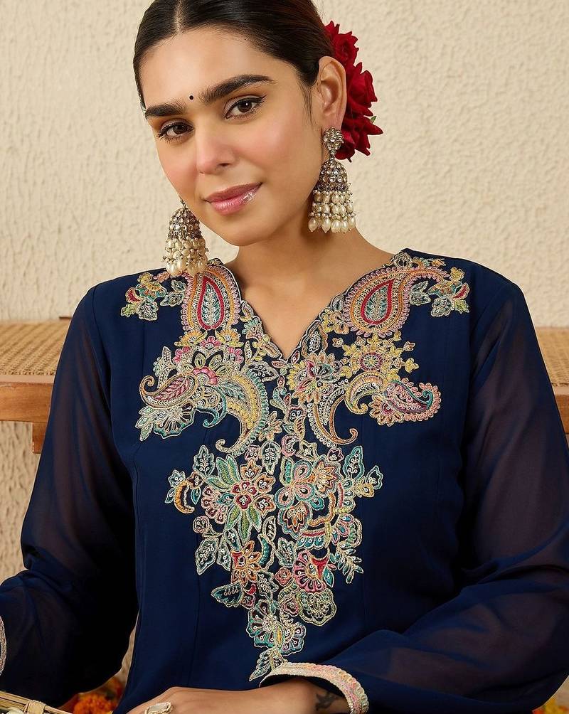 Women Paisley Embroidered Regular Kurta with Trousers