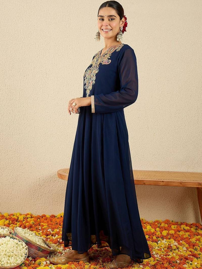 Women Paisley Embroidered Regular Kurta with Trousers