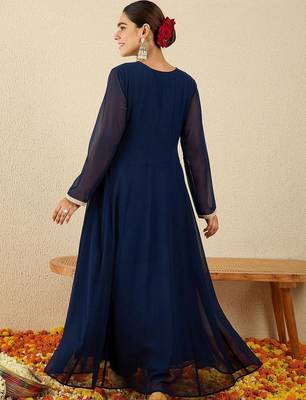 Women Paisley Embroidered Regular Kurta with Trousers 4
