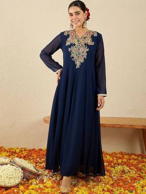 Women Paisley Embroidered Regular Kurta with Trousers 6