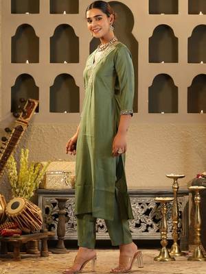 Women Ethnic Motifs Embroidered Regular Sequinned Kurta with Trousers 2