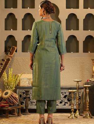 Women Ethnic Motifs Embroidered Regular Sequinned Kurta with Trousers 3