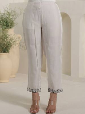 Women Floral Embroidered Regular Thread Work Kurta with Trousers & With Dupatta 5