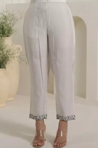 Women Floral Embroidered Regular Thread Work Kurta with Trousers & With Dupatta