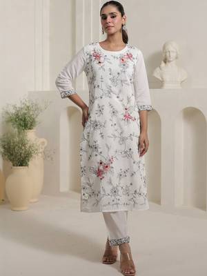 Women Floral Embroidered Regular Thread Work Kurta with Trousers & With Dupatta 6
