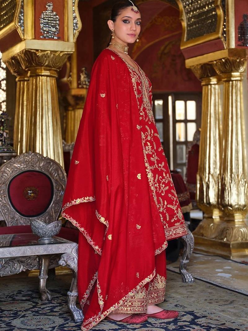 Women Floral Embroidered Regular Sequinned Kurta with Palazzos & With Dupatta